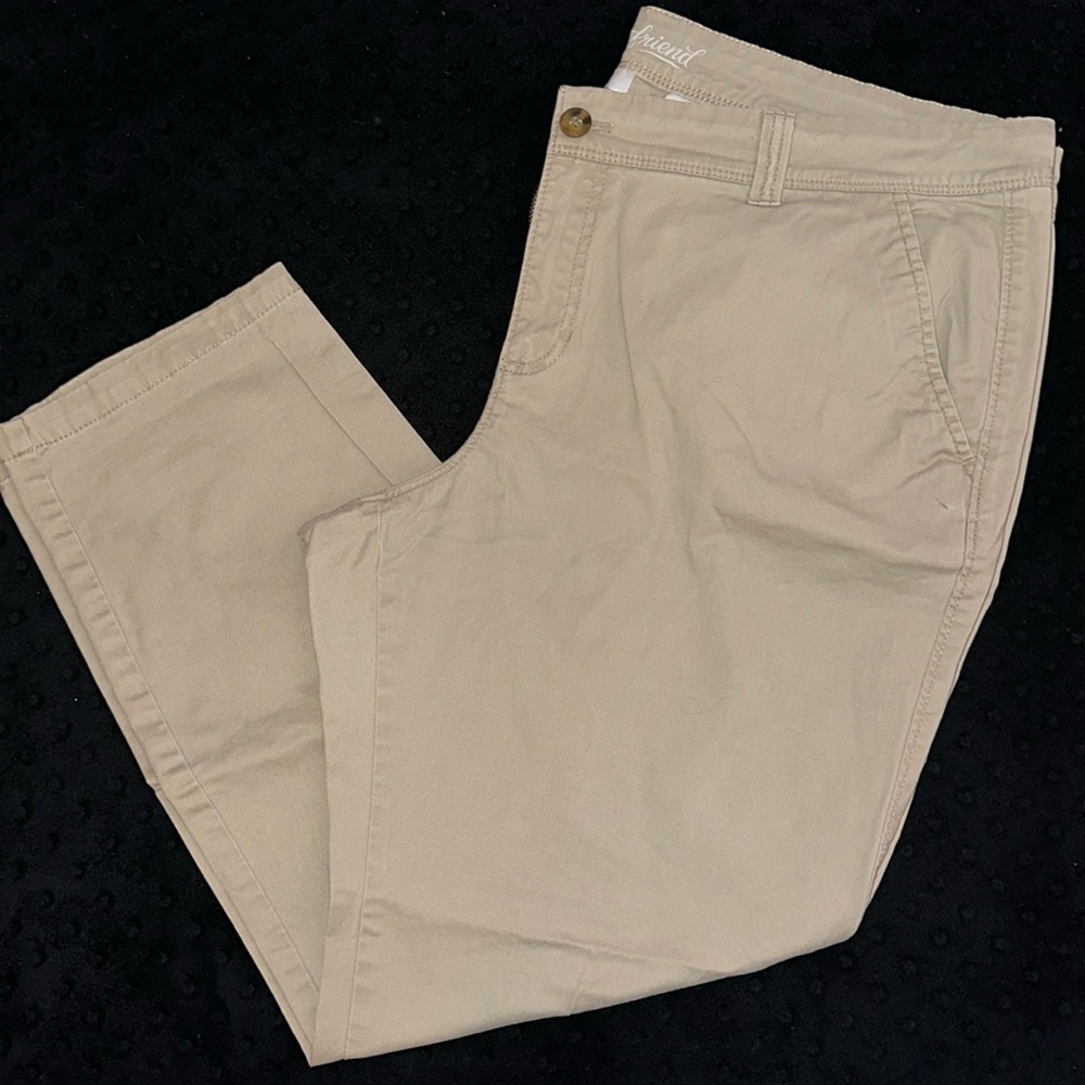 Old Navy Women’s boyfriend chino, regular length. Size 16, khaki